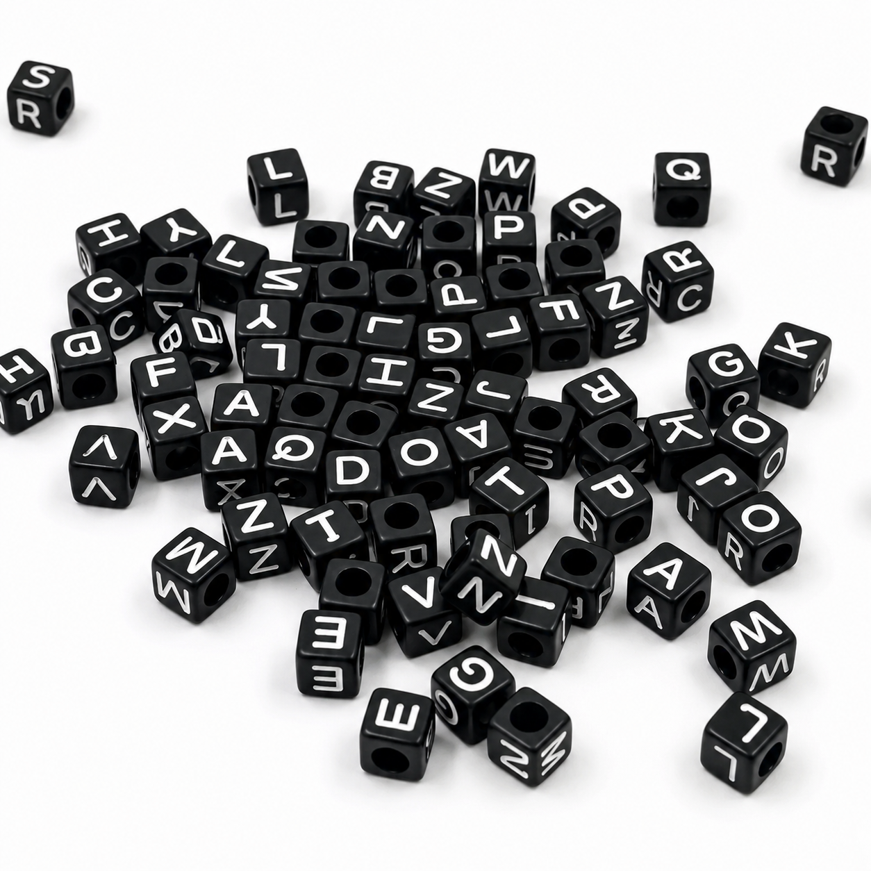 CUENTAS CUBO LETRAS SURTIDAS NEGRA
