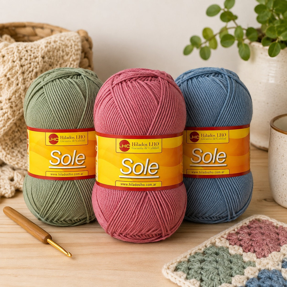 Hilado Sole LHO en ovillos - ambiente con canasto y tejido al crochet